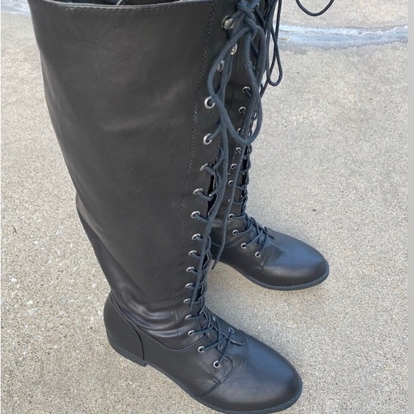 Torrid black lace up tall black combat boot. Like new 7.5 - Picture 3 of 3